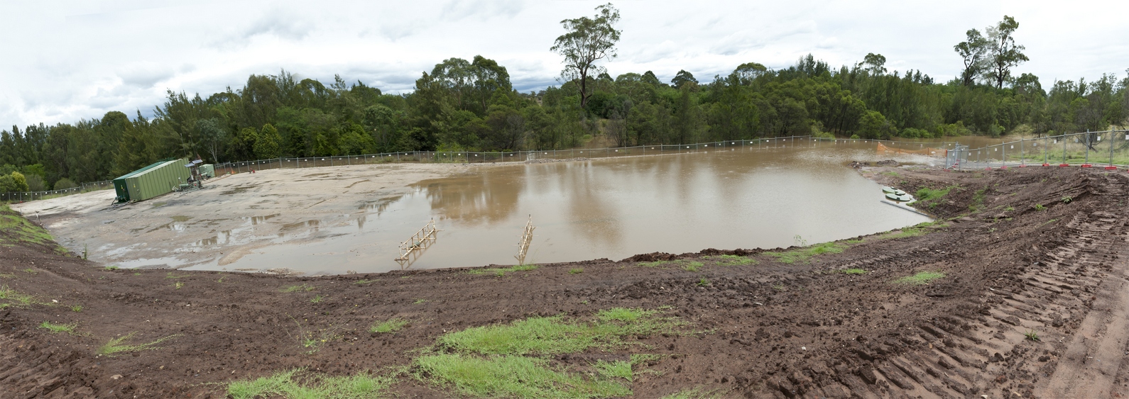 Flooded_CSG_well_panorama_-_Greens Flooded_CSG_well_panorama_-_Greens